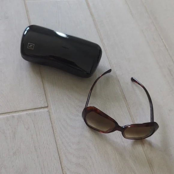 CHANEL CH5365 SUNGLASSES // DARK HAVANA - Picture 3 of 6